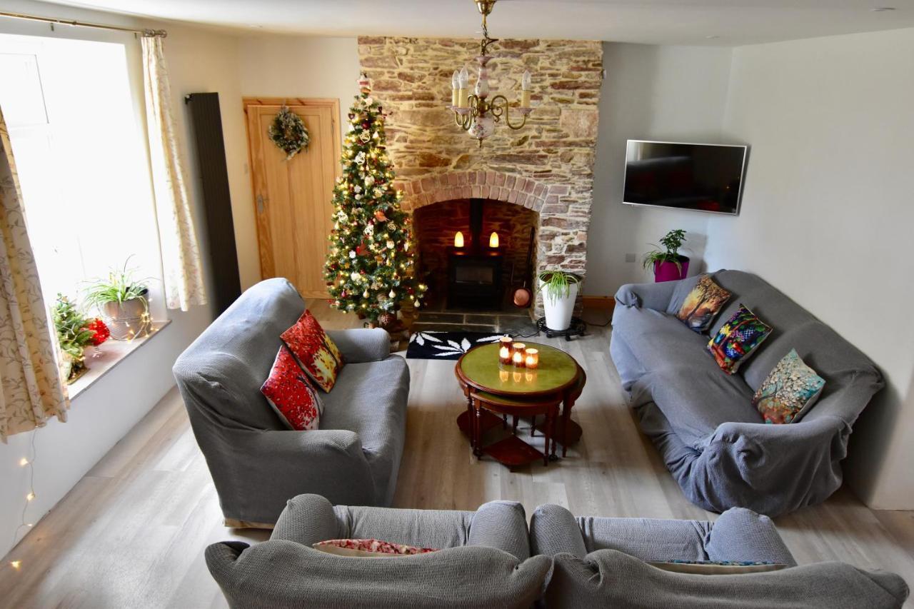 Spacious In The Village Of Сasa de vacaciones Wembury