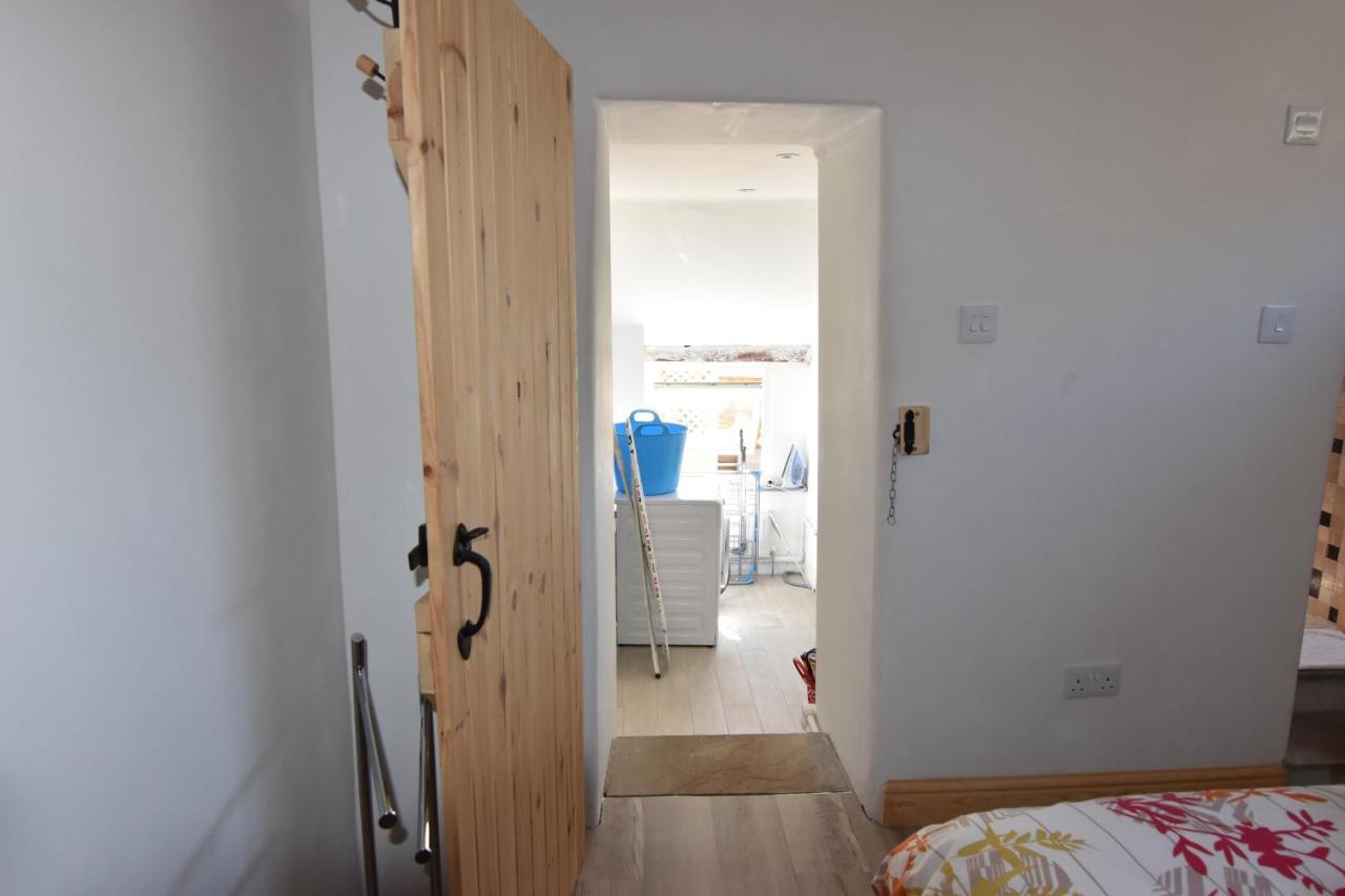 Spacious In The Village Of * Wembury